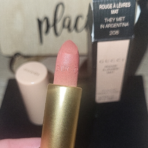 Gucci Rouge à Lèvres Mat Lipstick - Soft Coral - Picture 2 of 9